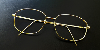 金製のメガネフレーム